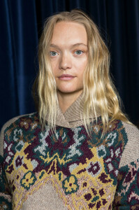 1666532456_EtroFall2019BackstageI59B2eXAla0x.thumb.jpg.4f5e9a7b7271c0a1f45644dddce16373.jpg