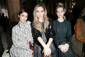 Olivia+Culpo+Salvatore+Ferragamo+Front+Row+ufja_4ysAQ1x.jpg