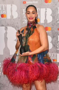 Jorja+Smith+BRIT+Awards+2019+Winners+Room+AukvGQRIwW8x.jpg