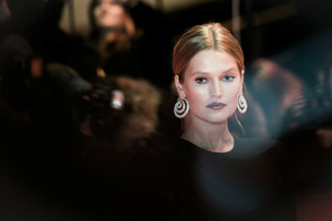 Toni+Garrn+Kindness+Strangers+Premiere+69th+HpcNMMN4hX2x.jpg