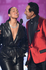 Alicia+Keys+61st+Annual+Grammy+Awards+Inside+s2yScrburtOx.jpg