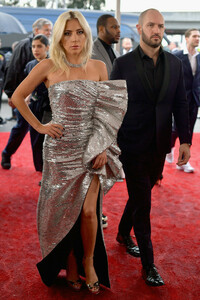 Lady+Gaga+61st+Annual+Grammy+Awards+Red+Carpet+oFrWuz7y_ylx.jpg