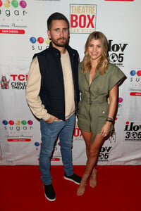 Scott+Disick+Sofia+Richie+Celebrate+Valentine+FIMAXuFok4dx.jpg