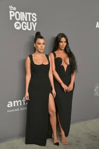 Kim+Kardashian+amfAR+New+York+Gala+2019+Arrivals+59wA5t7QqIqx.jpg