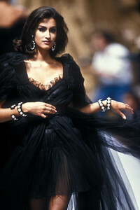 1762264509_Chanel1991HauteCouture107.thumb.jpg.40f682a1a2b464a3d6f9f6e0563eff59.jpg