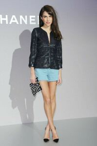 Caroline+Sieber+Celebs+Chanel+Show+Paris+OJzT5ncq9-2x.jpg