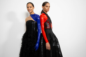 1779660845_givenchy-hc-bks-m-rs19-3690(1).thumb.jpg.19cb79c0304d387054fbc4e502ad6a87.jpg