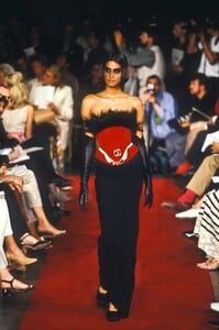 1808357792_JeanPaulGaultier1997HauteCouture63.thumb.jpg.b8c3fe25e28124883382d13a78c76ba6.jpg