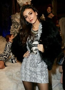          vic110219BZNimage112.jpg