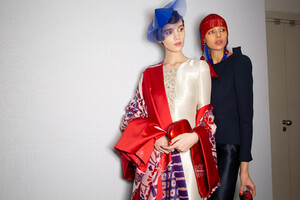 1820777292_armani-prive-hc-bks-m-rs19-3158(1).thumb.jpg.d429cd47776291d30f48f371103b1ddb.jpg