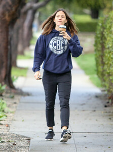Jennifer+Garner+coffee+boxing+FeAz-dKdGcax.jpg