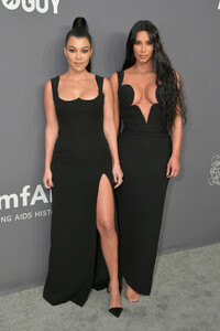 Kourtney+Kardashian+amfAR+New+York+Gala+2019+8HfWpAesmXqx.jpg