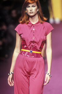 1829660578_KarlLagerfeld1995WomenRTW139.thumb.jpg.2ad0e35bde5bfc3dba115cb54f6b42bf.jpg