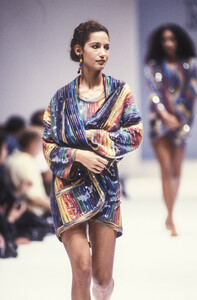 1836162510_Missoni1991WomenRTW5.thumb.jpg.8d0bffe7ac42e45392701b33f7d47528.jpg