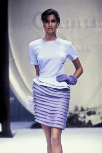 1856781089_ChristianDior1992HauteCouture78.thumb.jpg.df05b32a282f5003fd6077e4f6690251.jpg