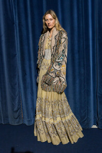 1864824506_EtroFall2019BackstageO8VOhnskJ1Ox.thumb.jpg.4624030a44ef6533f03da3cd8fb839cb.jpg