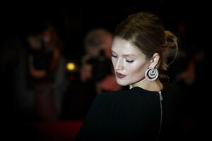 Toni+Garrn+Kindness+Strangers+Premiere+69th+i514ip4TcYex.jpg