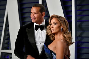 Jennifer+Lopez+2019+Vanity+Fair+Oscar+Party+puvcfCFd9Cyx.jpg