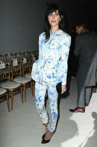 Caroline+Sieber+Front+Row+Giambattista+Valli+rqZoTlDkvhhx.jpg