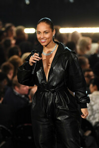 Alicia+Keys+61st+Annual+Grammy+Awards+Inside+t9kaZYrdjShx.jpg