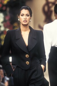 1950798480_YvesSaintLaurent1993HauteCouture65.thumb.jpg.450da83ada66f083aaa99e33fa9a35c0.jpg