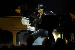 Alicia+Keys+61st+Annual+Grammy+Awards+Show+4mDXEzrZaD2x.jpg