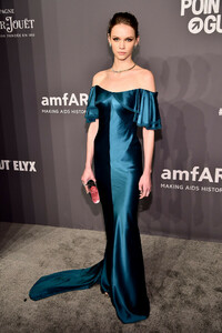 Faith+Lynch+amfAR+New+York+Gala+2019+Arrivals+-cfy-zMR3gRx.jpg