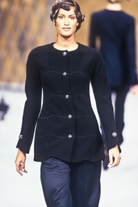 1965892903_Chanel1993HauteCouture39.thumb.jpg.97daad6fb6d74aea9d4caf35dd1800fa.jpg