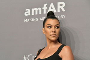 Kourtney+Kardashian+amfAR+New+York+Gala+2019+Cj-czEE5iHcx.jpg