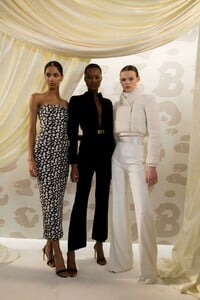 1982540065_backstage-defile-brandon-maxwell-automne-hiver-2019-2020-new-york-coulisses-39(1).thumb.jpg.9c069de111dfae85847ea64ba52093a1.jpg