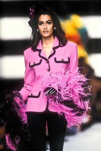 1994766102_Chanel1991WomenRTW82.thumb.jpg.17114f45c3d53d2979a2c8b1b80b2138.jpg