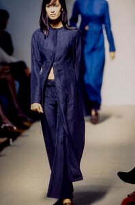 1_jil-sander-ss-1993-2_html.thumb.JPEG.b2f353e4c5bd8340723e60ab7b3529ba.JPEG