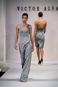 2006586060_VictorAlfaro1995WomenRTW52.thumb.jpg.a21cbfb52ad6195a510c0a5657d2a8de.jpg
