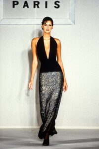 2022019873_HerveLeger1993WomenRTW34.thumb.jpg.0e701c58eae0f2c1d2032bdc26c1ebb7.jpg