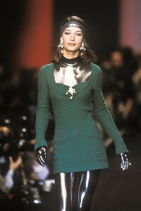 2034658183_KarlLagerfeld1991WomenRTW9.thumb.jpg.0db1019aeb51fb164dbeeac0ece0e45a.jpg