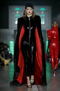 Lindsey Wixson GCDS Fall 2019 RTW MFW 1.jpg