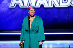 Alicia+Keys+61st+Annual+Grammy+Awards+Inside+esRhJlbr1T3x.jpg