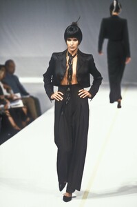 2057568978_ClaudeMontana1998WomenRTW68.thumb.jpg.e5f50d91be181f0f90e46cecb8f44ba5.jpg