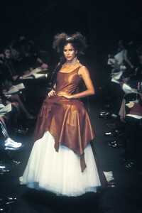 2084373574_JeanPaulGaultier1998HauteCouture120.thumb.jpg.696d42f6f6cc2edd7b94687a10717ab4.jpg