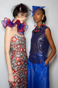 2087576821_armani-prive-hc-bks-m-rs19-3285(1).thumb.jpg.e3739600e15a6f83792f2baa9acf86f2.jpg