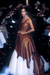 2096630823_JeanPaulGaultier1998HauteCouture119.thumb.jpg.0bd9e28fa66b24317e4c1eacf79bd04d.jpg