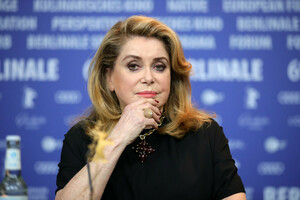 Catherine+Deneuve+Farewell+Night+Press+Conference+YcUxhLDfaQ_x.jpg