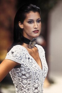 2113201012_Valentino1993HauteCouture25.thumb.jpg.488f77d6d36adb37d6a58e713ec51271.jpg