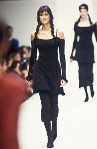 2113742068_Fendi1993WomenRTW156.thumb.jpg.dc668e48b9b707de84bea3d0e0589da1.jpg