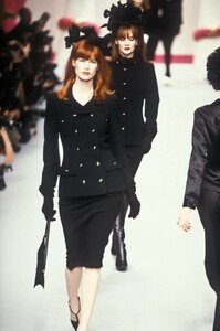 2118494626_Chanel1995WomenRTW87.thumb.jpg.a805733f55fbb651c78c169d291077ea.jpg