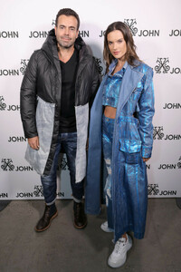 John+John+Fashion+Show+NYFW+Backstage+Ei4II76LcTwx.jpg