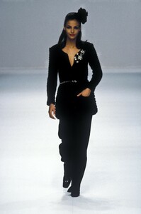 225321035_SoniaRykiel1996WomenRTW71.thumb.jpg.7bd3b6c8da4239d3a15702073b17d3db.jpg