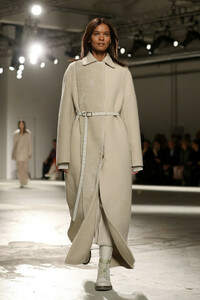 Liya+Kebede+Agnona+Runway+Milan+Fashion+Week+2b0lXZ0oY4ix.jpg