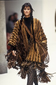 245055819_Fendi1993WomenRTW186.thumb.jpg.004b9ffce12e52832d73be1db98ca24e.jpg