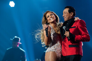 Jennifer+Lopez+61st+Annual+Grammy+Awards+Inside+rREII_lPWiGx.jpg